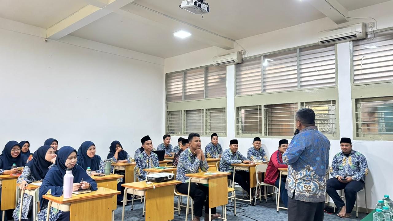 Pembinaan Guru: Penguatan Budaya Kerja Melalui Implementasi SOP dan Raport Guru